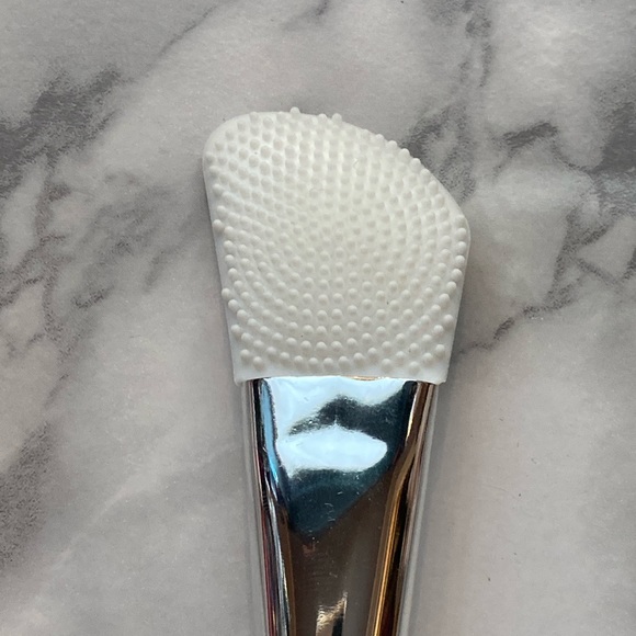 Cosmetix Dual Sided Mask Applicator Tool - Picture 4 of 5